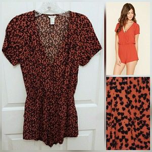 🎉DONATING 8/1 HP Heart print romper